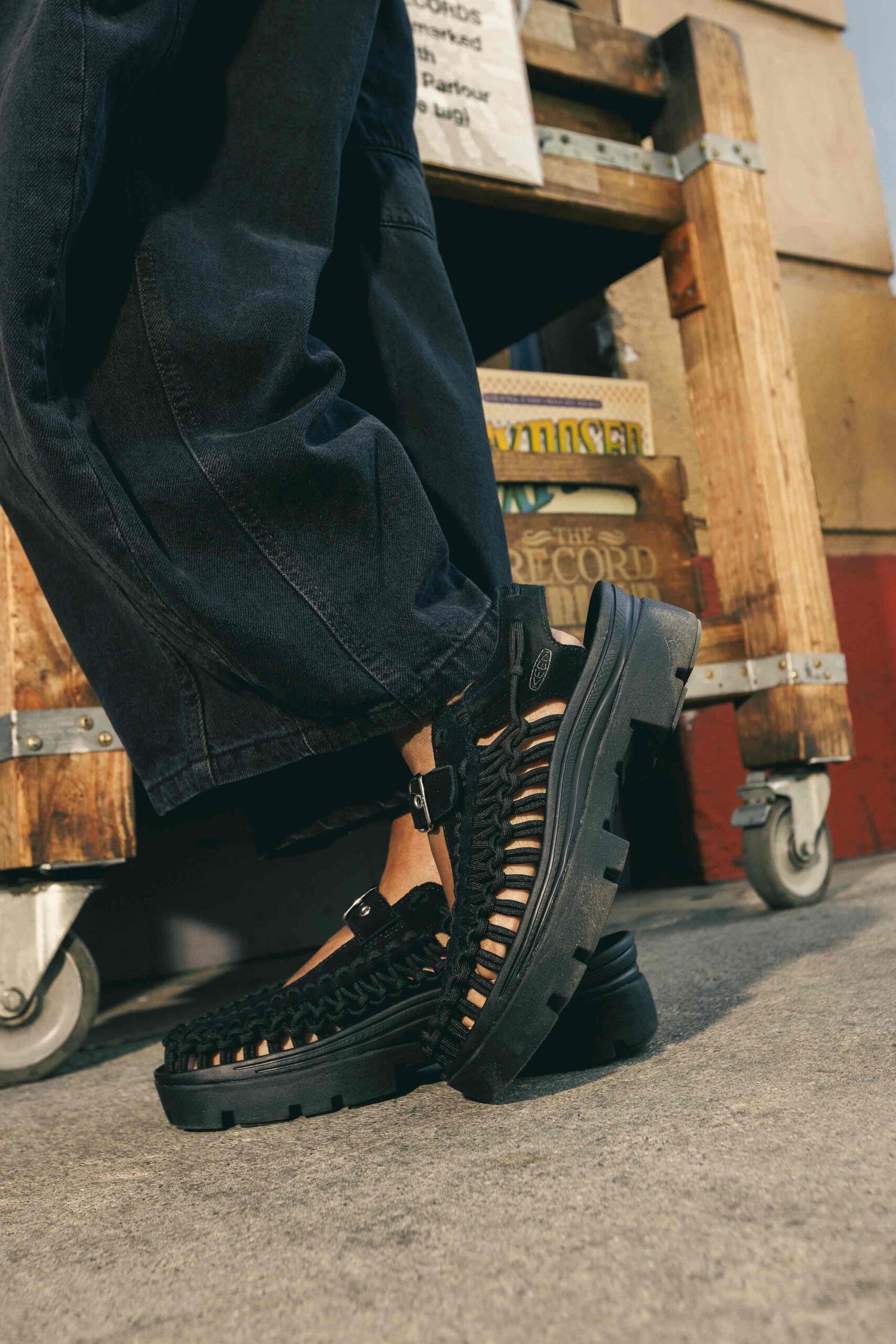 靴 [ KEEN ] UNEEK PLT TASSELL All Gender UNEEK PLT Tassel Sneaker | Black/Black | KEEN
